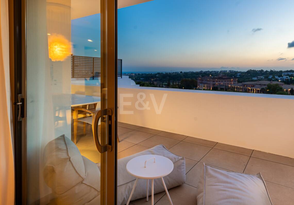 Första Line Golf Duplex Penthouse med privat pool och havsutsikt