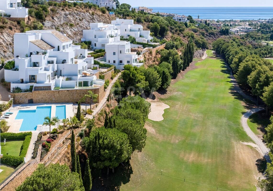 Första Line Golf Duplex Penthouse med privat pool och havsutsikt