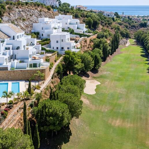 Maisonette-Penthouse mit privatem Pool und Blick auf Meer und Golfplatz