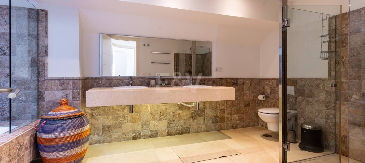 Maisonette-Penthouse mit privatem Pool und Blick auf Meer und Golfplatz