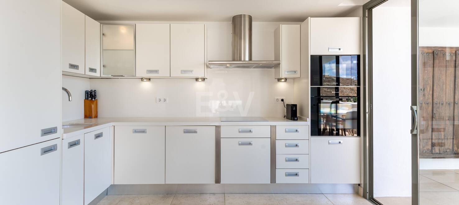 Maisonette-Penthouse mit privatem Pool und Blick auf Meer und Golfplatz