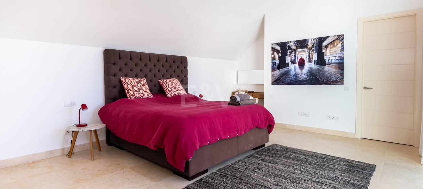 Maisonette-Penthouse mit privatem Pool und Blick auf Meer und Golfplatz