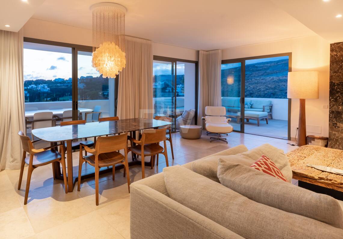 Första Line Golf Duplex Penthouse med privat pool och havsutsikt