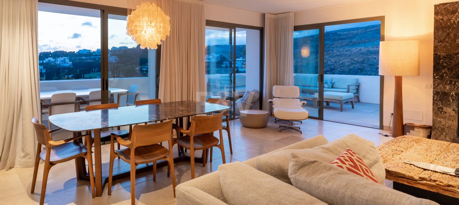 Maisonette-Penthouse mit privatem Pool und Blick auf Meer und Golfplatz