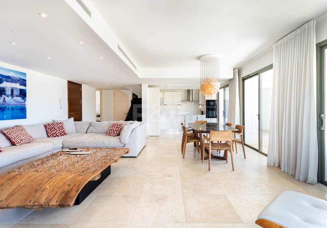 Första Line Golf Duplex Penthouse med privat pool och havsutsikt