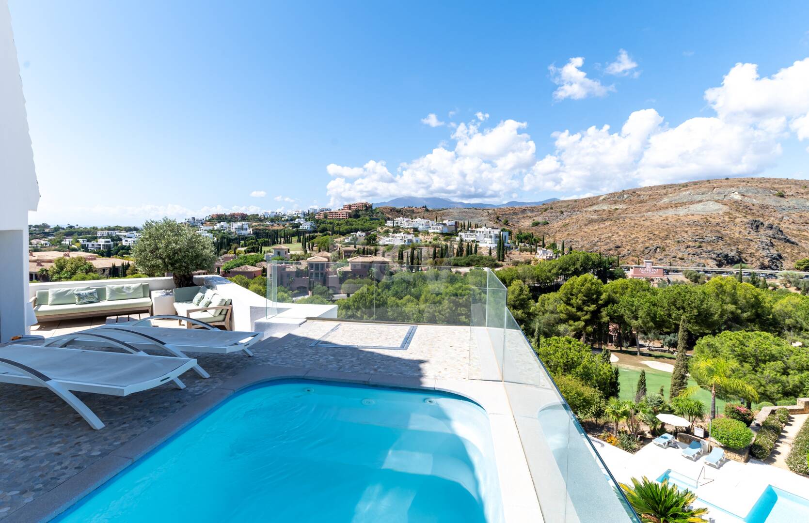 Duplex Penthouse in Erster Reihe zum Golfplatz mit Privatem Pool und Meerblick