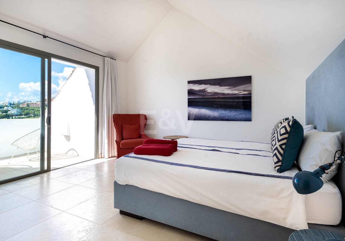 Första Line Golf Duplex Penthouse med privat pool och havsutsikt