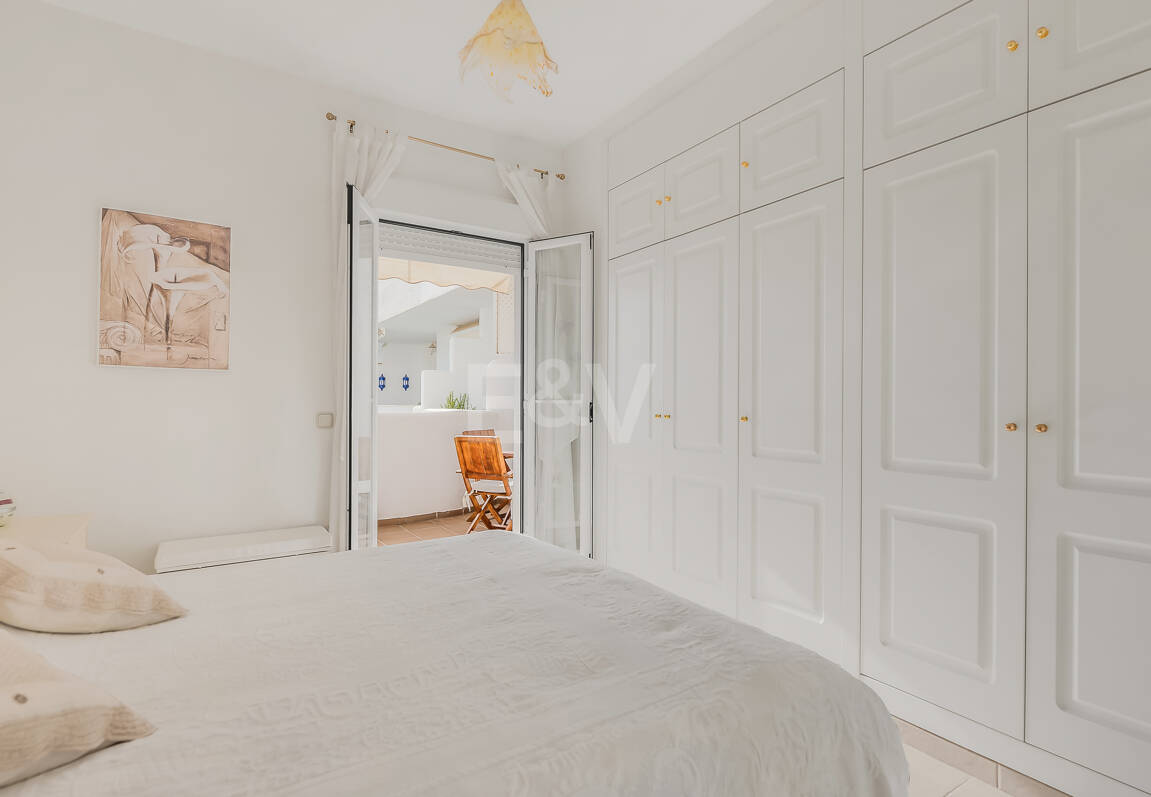 Stunning Sea-View Penthouse on Marbella’s Golden Mile, Steps from Beach & Amenities