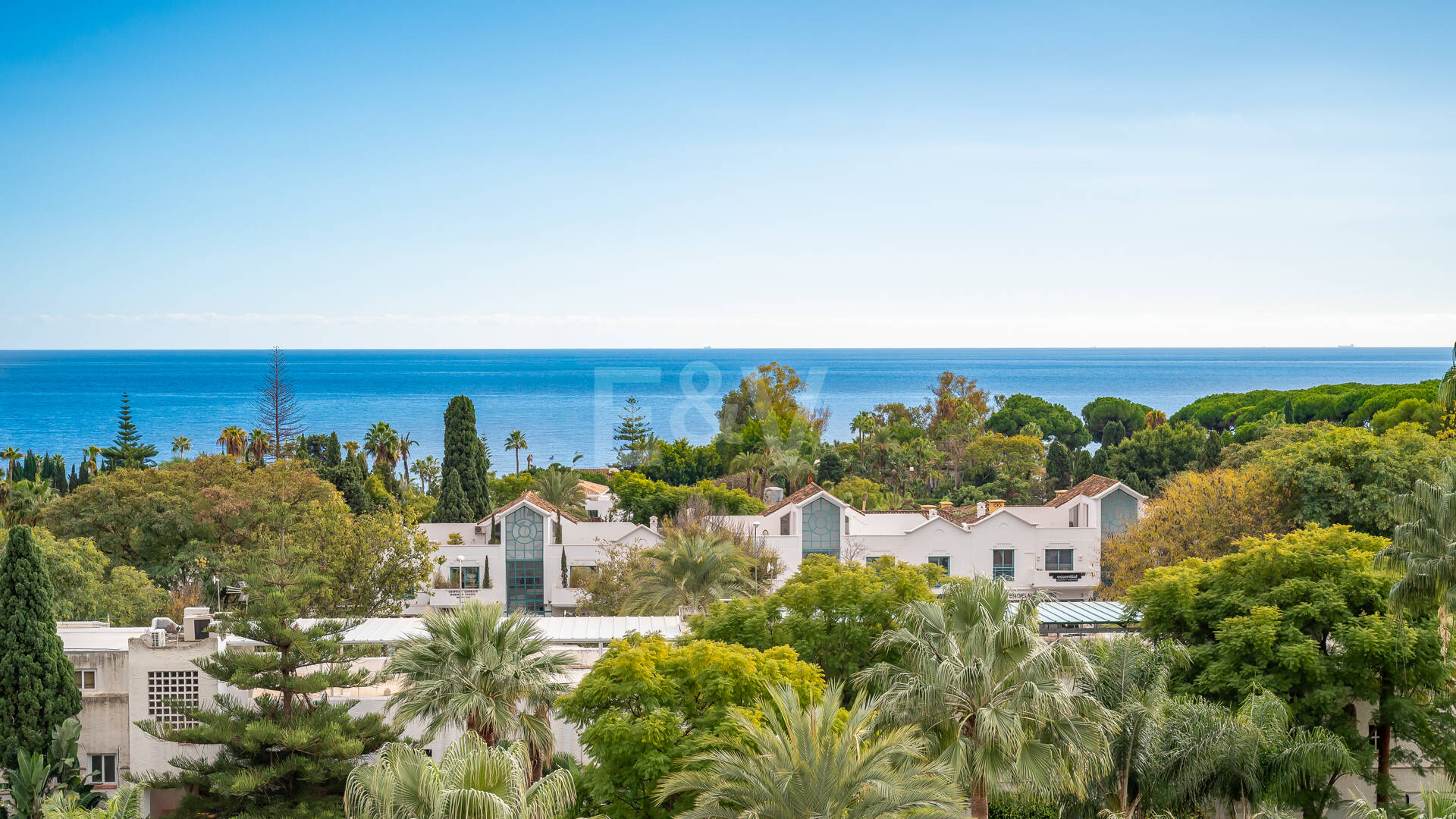 Stunning Sea-View Penthouse on Marbella’s Golden Mile, Steps from Beach & Amenities