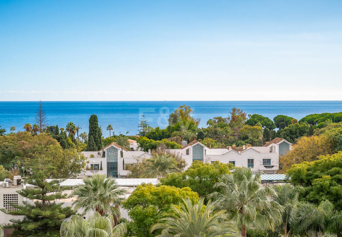 Stunning Sea-View Penthouse on Marbella’s Golden Mile, Steps from Beach & Amenities