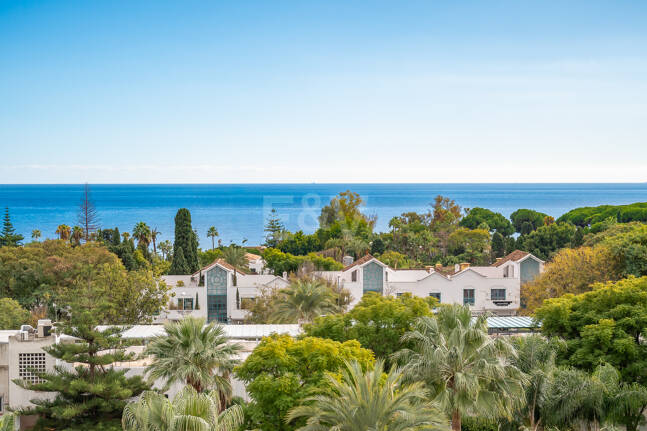 Stunning Sea-View Penthouse on Marbella’s Golden Mile, Steps from Beach & Amenities