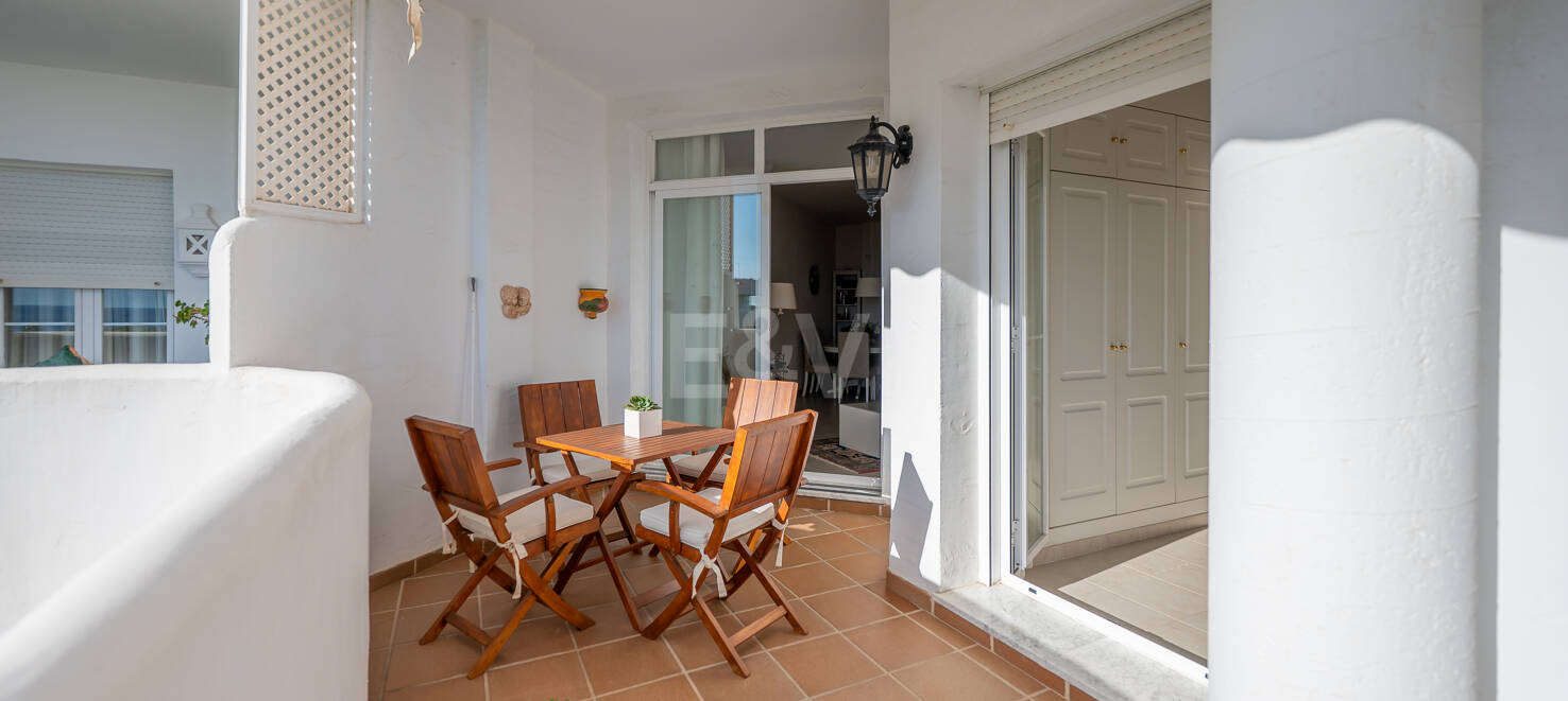 Impresionante ático con vistas al mar en la Milla de Oro de Marbella, a pocos pasos de la playa y de todas las comodidades