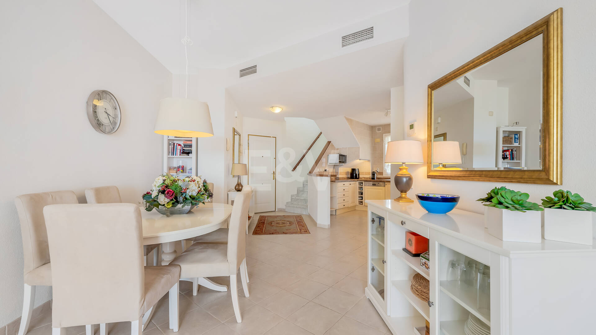 Stunning Sea-View Penthouse on Marbella’s Golden Mile, Steps from Beach & Amenities