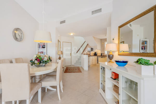 Stunning Sea-View Penthouse on Marbella’s Golden Mile, Steps from Beach & Amenities