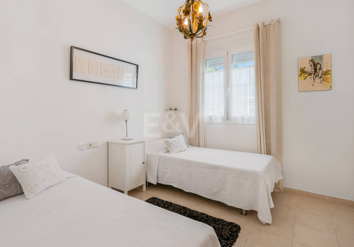 Atemberaubendes Penthouse mit Meerblick an der Goldenen Meile von Marbella, nur wenige Schritte vom Strand und allen Annehmlichkeiten entfernt