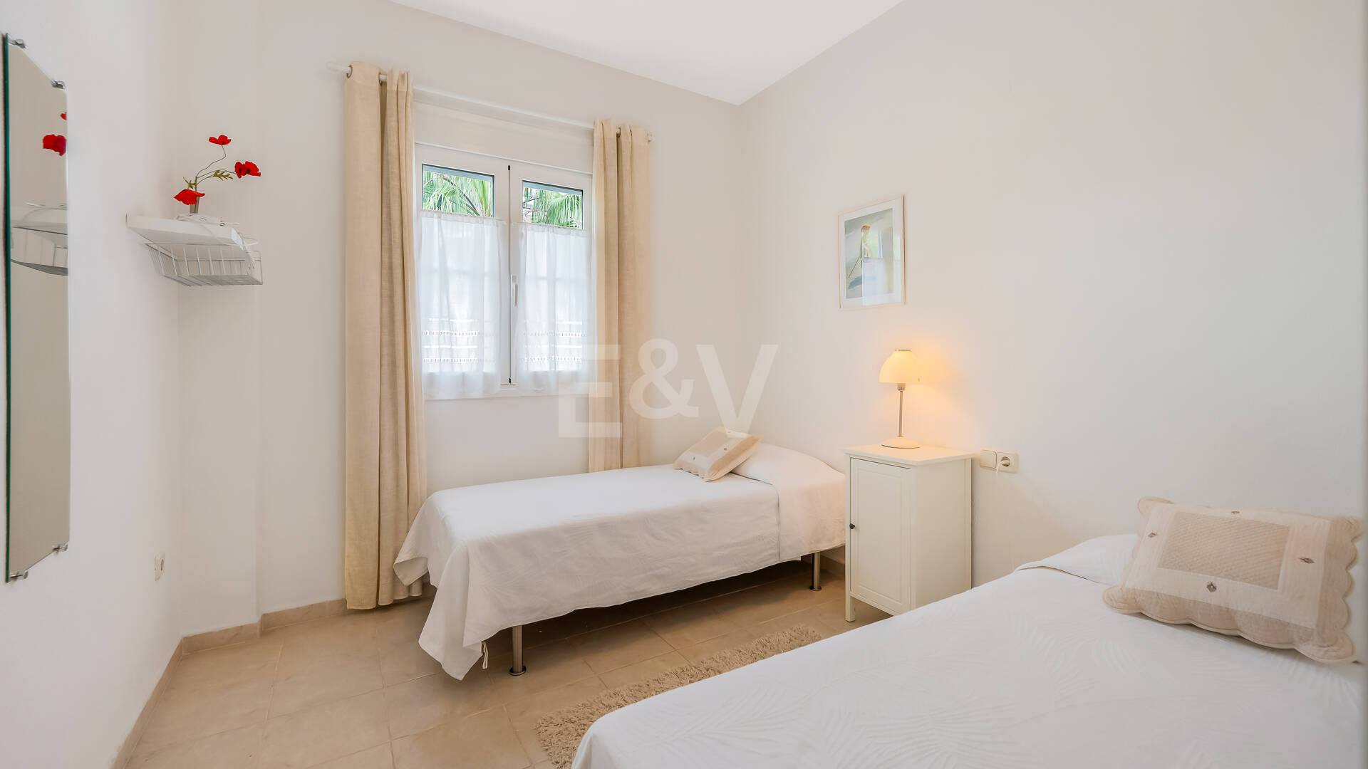 Stunning Sea-View Penthouse on Marbella’s Golden Mile, Steps from Beach & Amenities