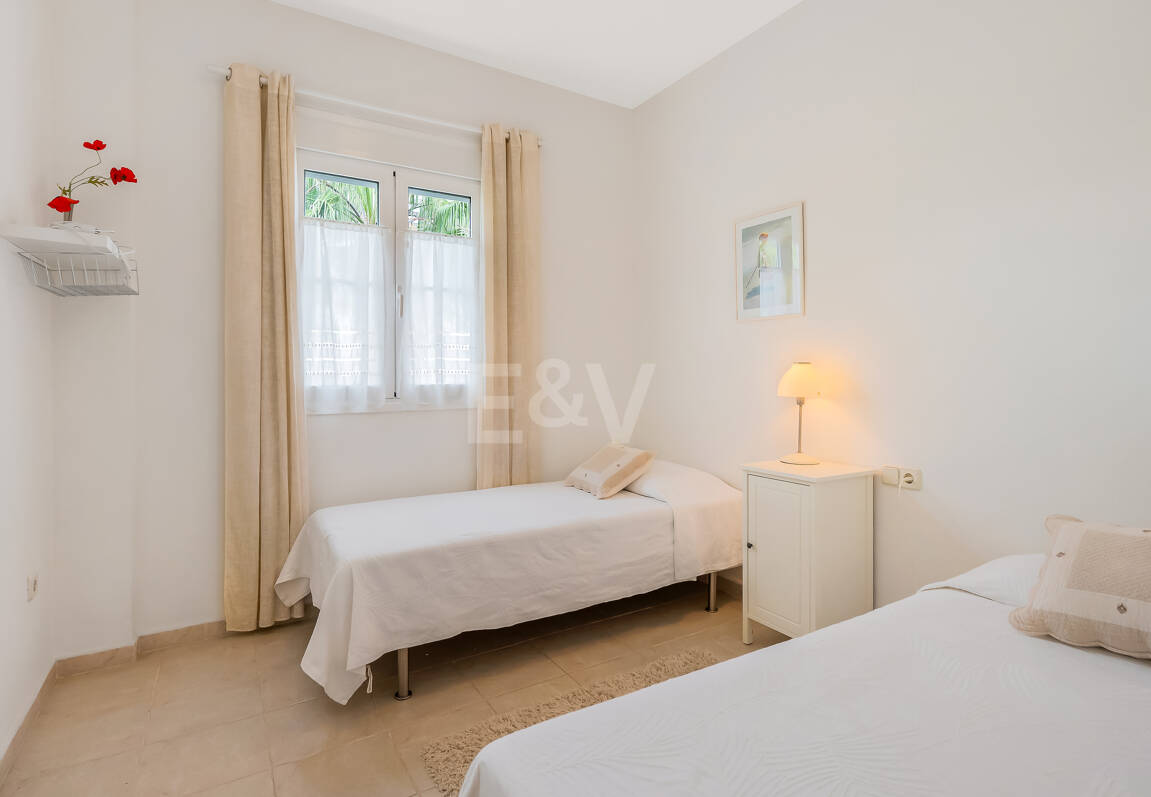 Stunning Sea-View Penthouse on Marbella’s Golden Mile, Steps from Beach & Amenities