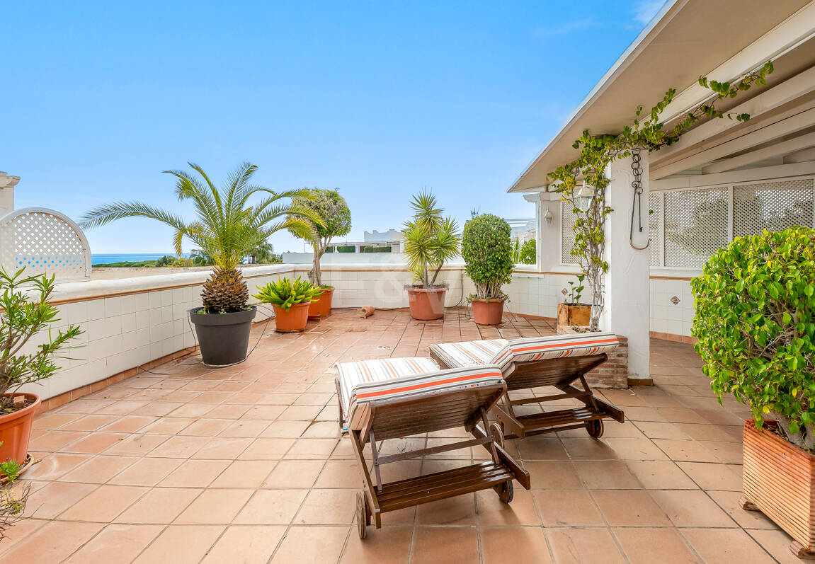 Stunning Sea-View Penthouse on Marbella’s Golden Mile, Steps from Beach & Amenities