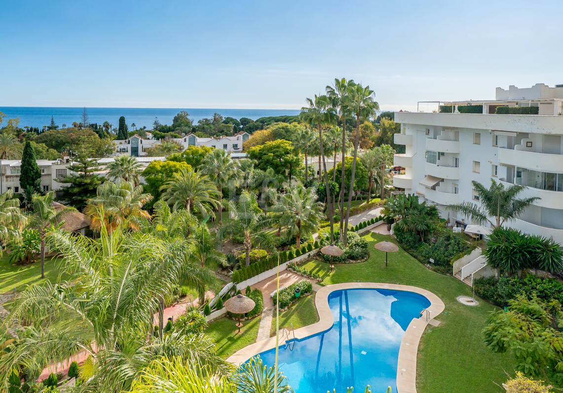 Atemberaubendes Penthouse mit Meerblick an der Goldenen Meile von Marbella, nur wenige Schritte vom Strand und allen Annehmlichkeiten entfernt