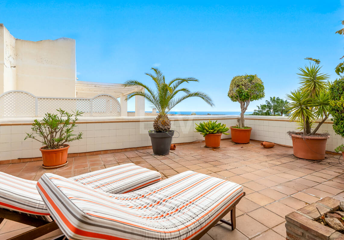 Atemberaubendes Penthouse mit Meerblick an der Goldenen Meile von Marbella, nur wenige Schritte vom Strand und allen Annehmlichkeiten entfernt