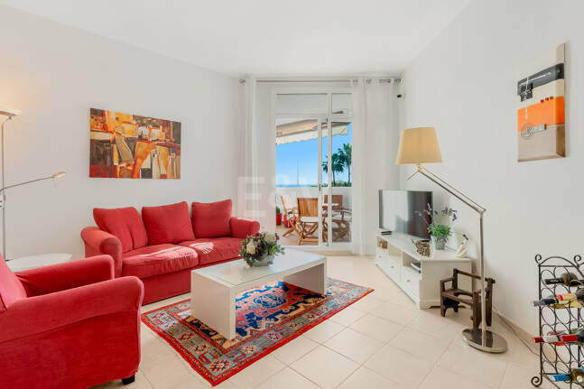 Stunning Sea-View Penthouse on Marbella’s Golden Mile, Steps from Beach & Amenities