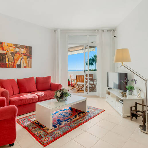Stunning Sea-View Penthouse on Marbella’s Golden Mile, Steps from Beach & Amenities