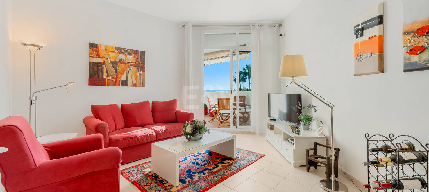 Impresionante ático con vistas al mar en la Milla de Oro de Marbella, a pocos pasos de la playa y de todas las comodidades