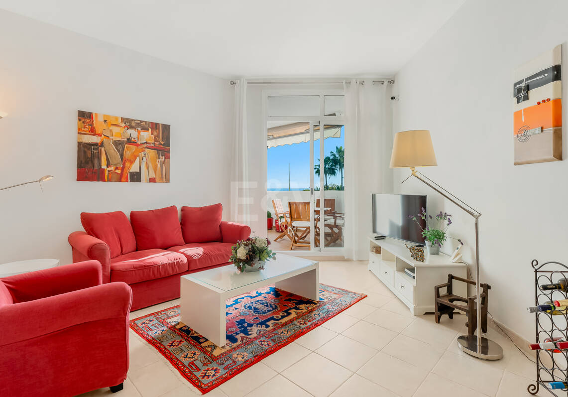 Atemberaubendes Penthouse mit Meerblick an der Goldenen Meile von Marbella, nur wenige Schritte vom Strand und allen Annehmlichkeiten entfernt