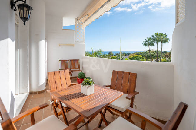 Stunning Sea-View Penthouse on Marbella’s Golden Mile, Steps from Beach & Amenities