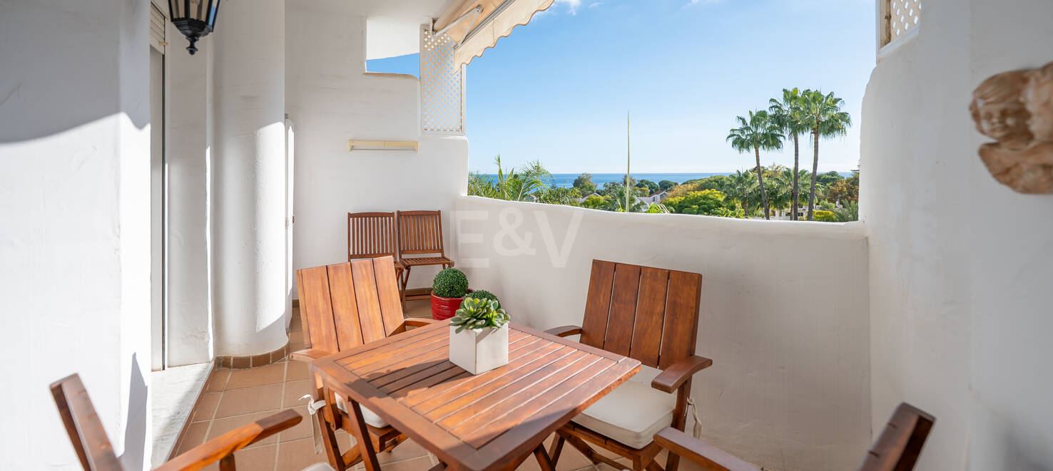 Impresionante ático con vistas al mar en la Milla de Oro de Marbella, a pocos pasos de la playa y de todas las comodidades