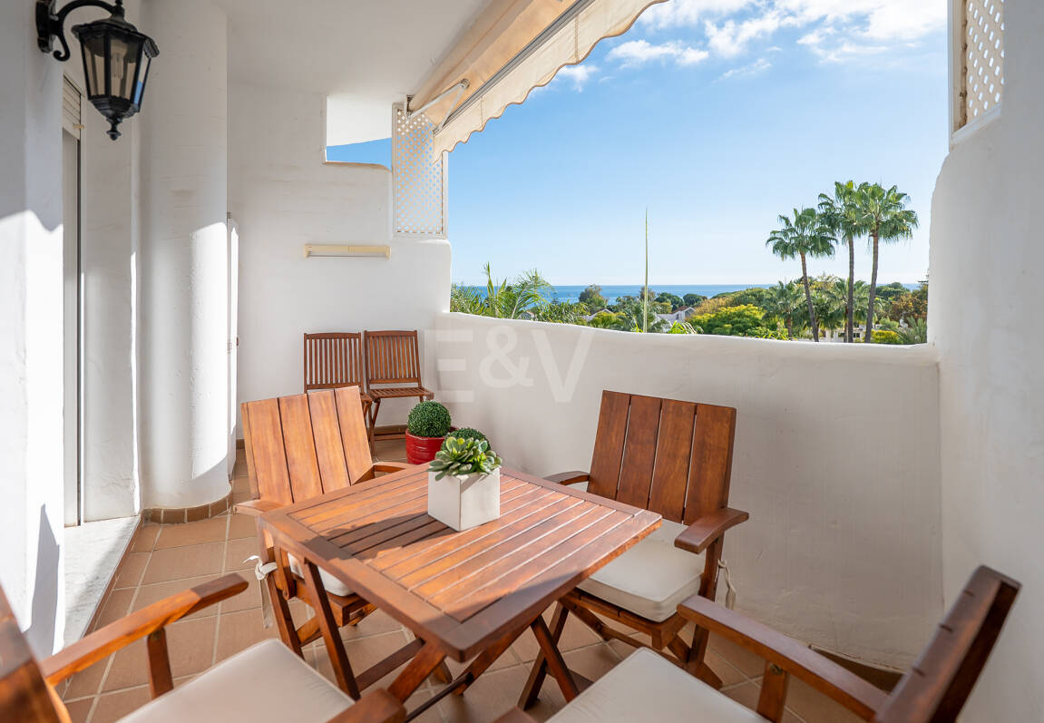 Stunning Sea-View Penthouse on Marbella’s Golden Mile, Steps from Beach & Amenities