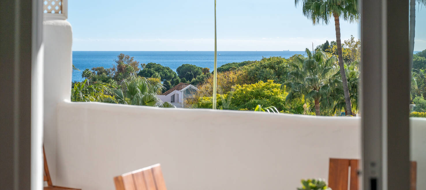 Impresionante ático con vistas al mar en la Milla de Oro de Marbella, a pocos pasos de la playa y de todas las comodidades