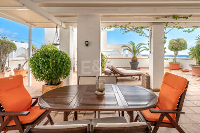Stunning Sea-View Penthouse on Marbella’s Golden Mile, Steps from Beach & Amenities