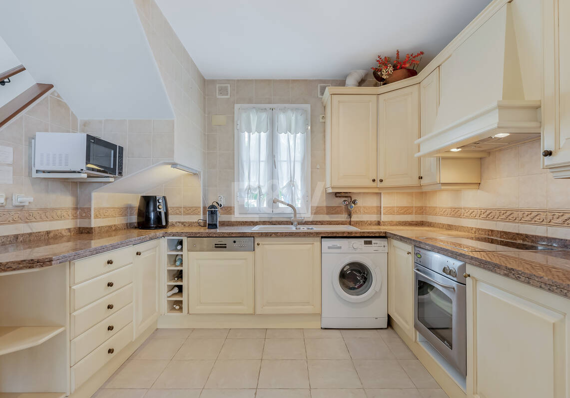 Atemberaubendes Penthouse mit Meerblick an der Goldenen Meile von Marbella, nur wenige Schritte vom Strand und allen Annehmlichkeiten entfernt