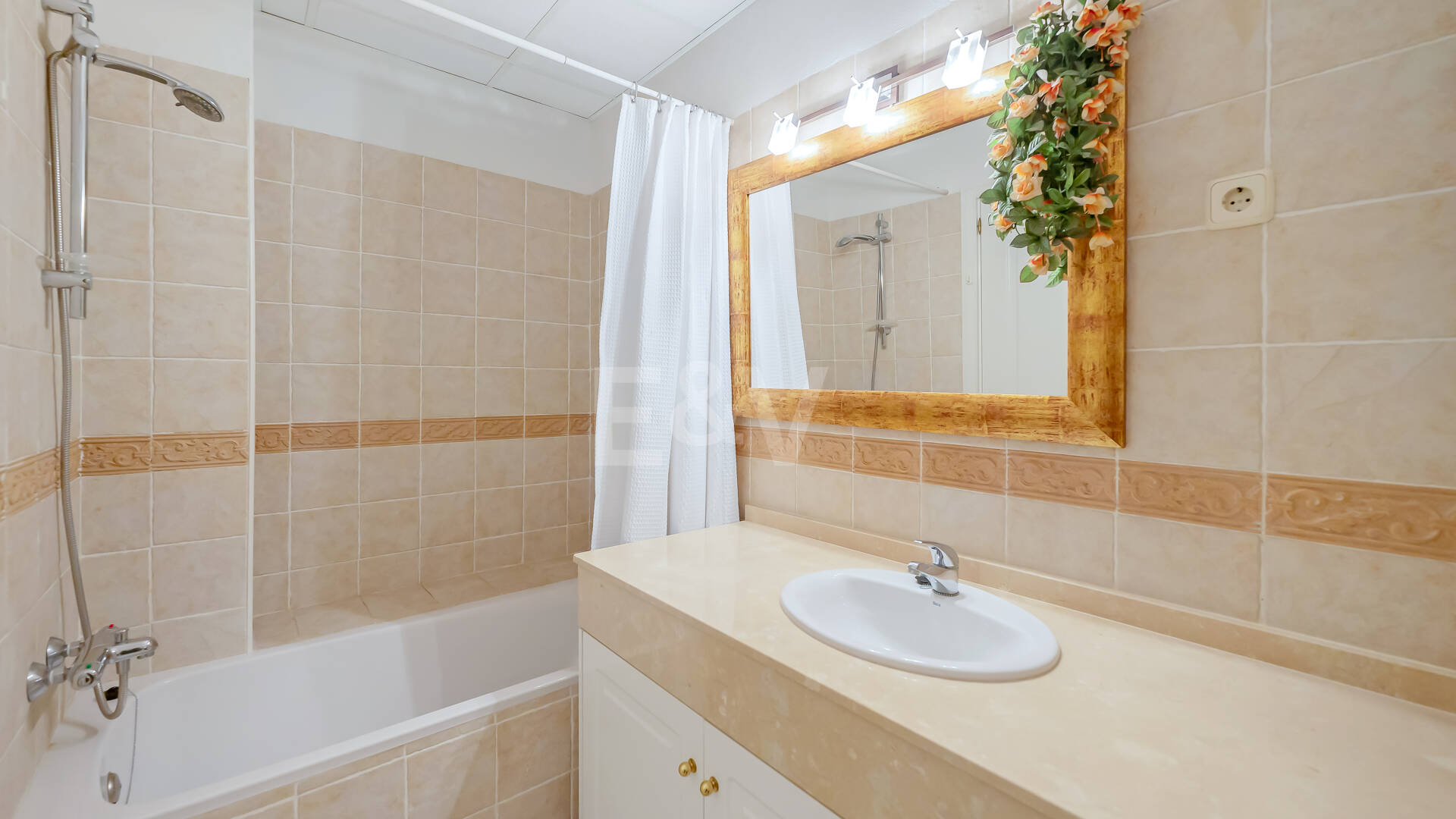 Oszałamiający apartament z widokiem na morze na Golden Mile Marbelli, kroki od plaży i udogodnienia