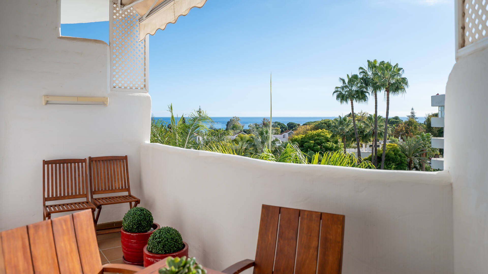Stunning Sea-View Penthouse on Marbella’s Golden Mile, Steps from Beach & Amenities
