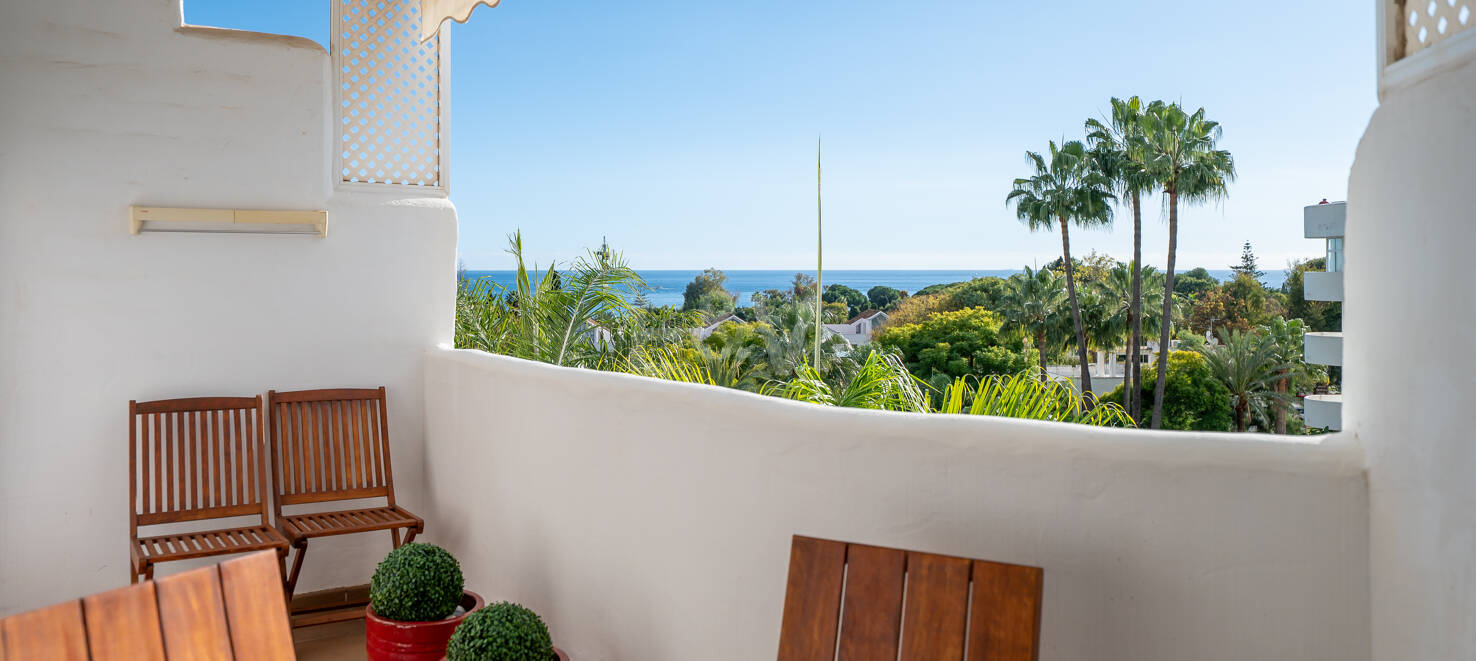 Impresionante ático con vistas al mar en la Milla de Oro de Marbella, a pocos pasos de la playa y de todas las comodidades