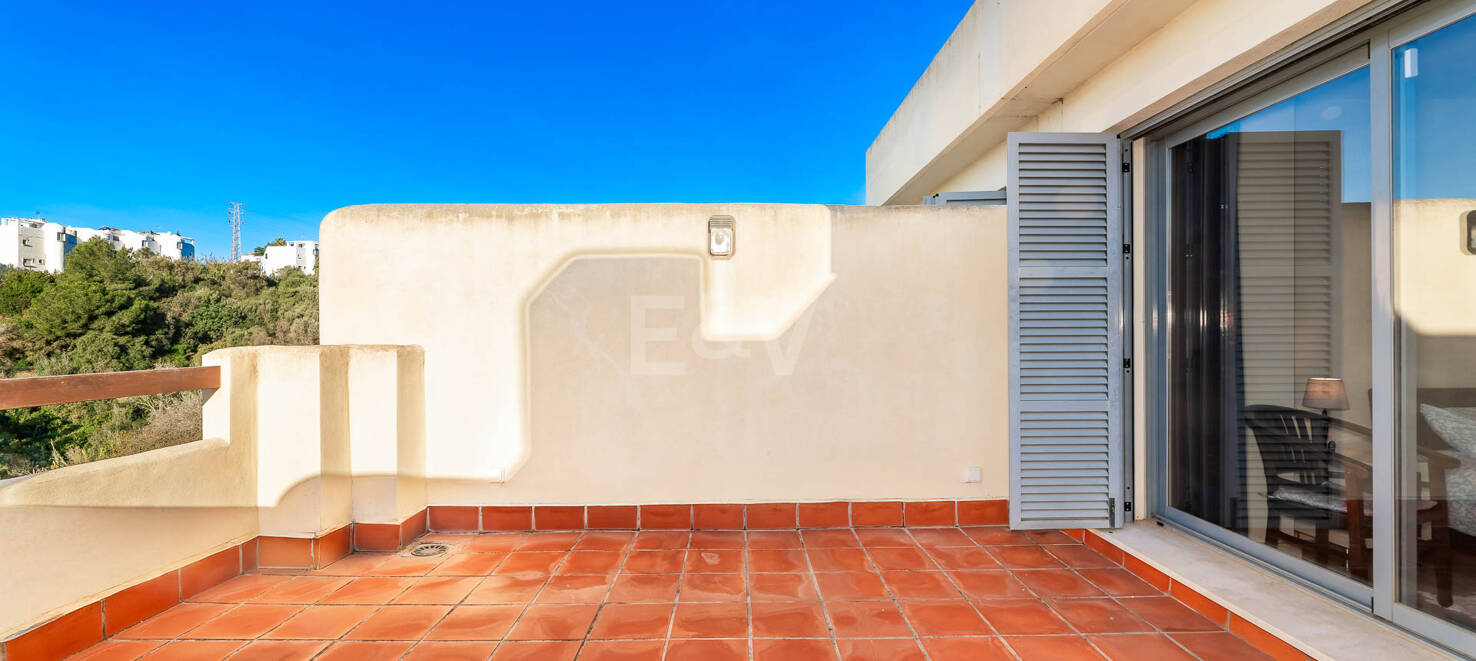 Maison de ville avec vue sur le golf et la mer, idéale pour l'investissement et la location de vacances