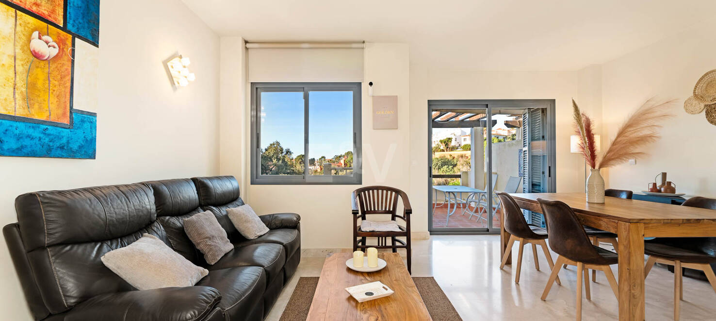 Maison de ville avec vue sur le golf et la mer, idéale pour l'investissement et la location de vacances