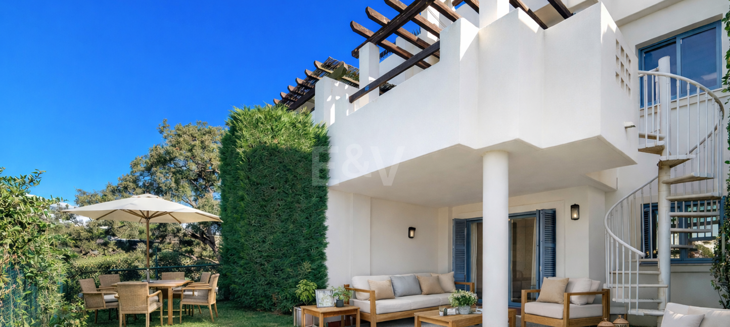 Maison de ville avec vue sur le golf et la mer, idéale pour l'investissement et la location de vacances