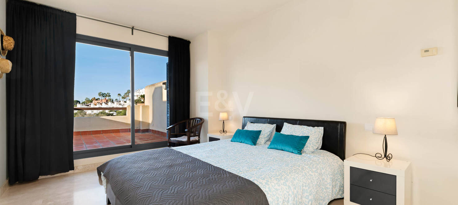 Maison de ville avec vue sur le golf et la mer, idéale pour l'investissement et la location de vacances