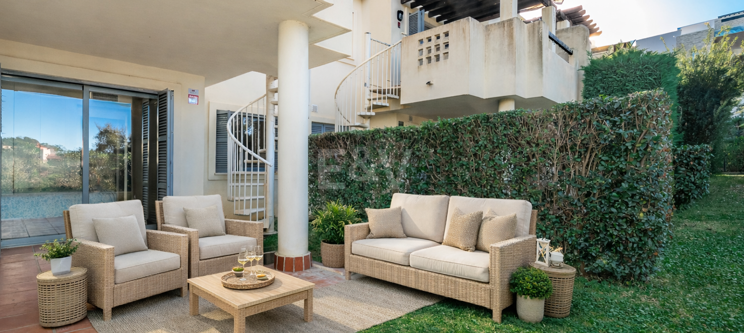 Maison de ville avec vue sur le golf et la mer, idéale pour l'investissement et la location de vacances