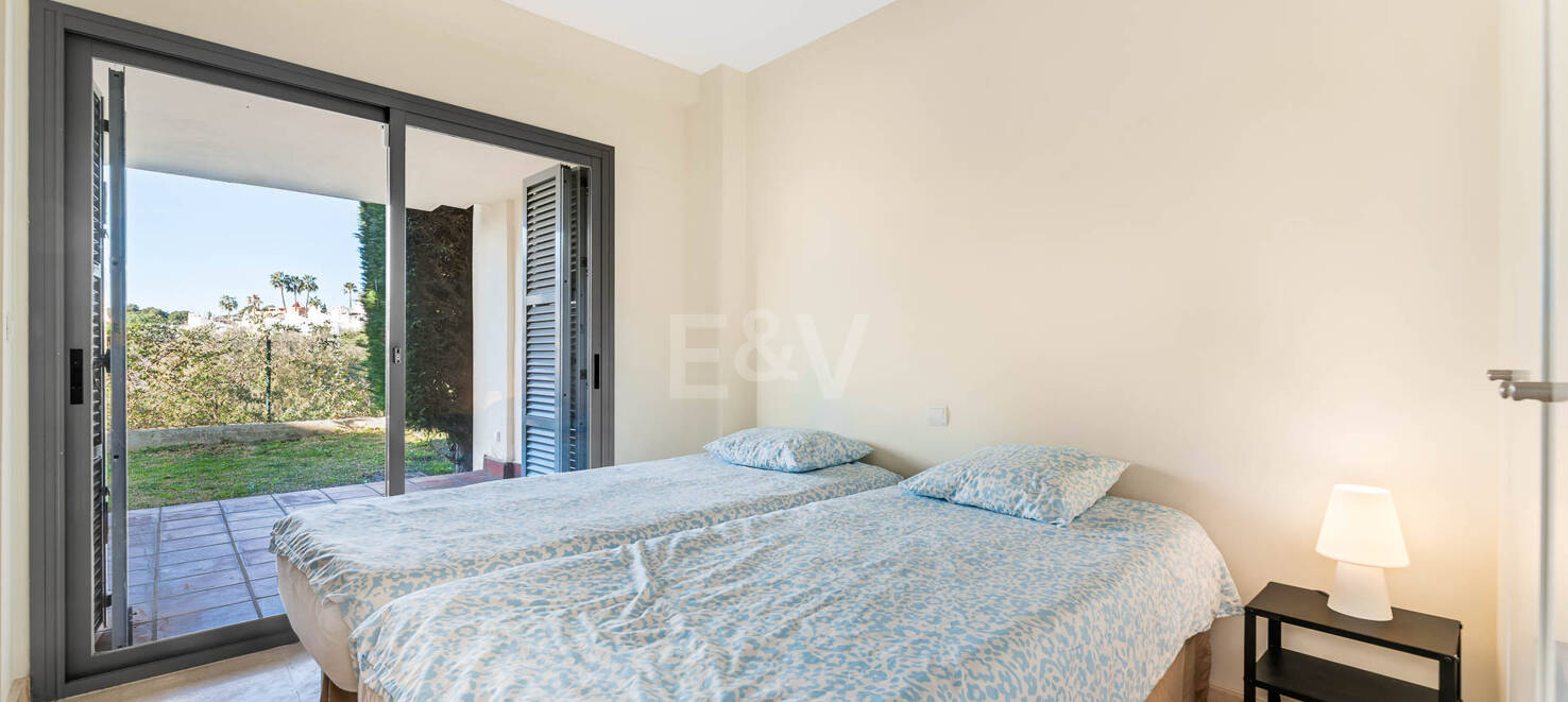 Maison de ville avec vue sur le golf et la mer, idéale pour l'investissement et la location de vacances