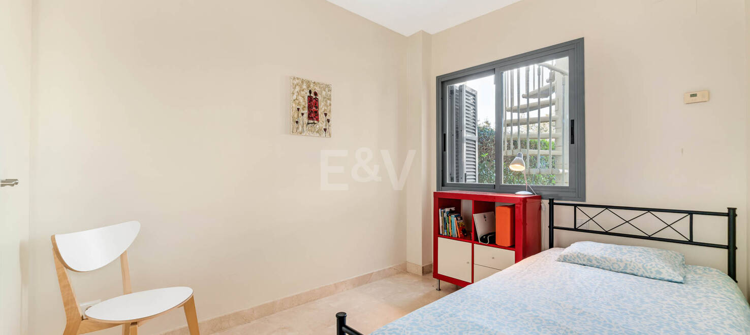 Maison de ville avec vue sur le golf et la mer, idéale pour l'investissement et la location de vacances