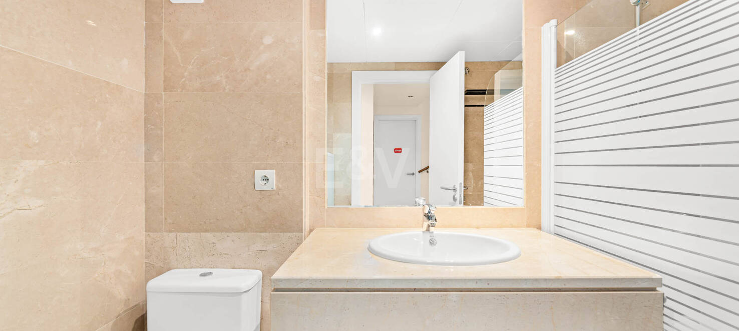 Maison de ville avec vue sur le golf et la mer, idéale pour l'investissement et la location de vacances