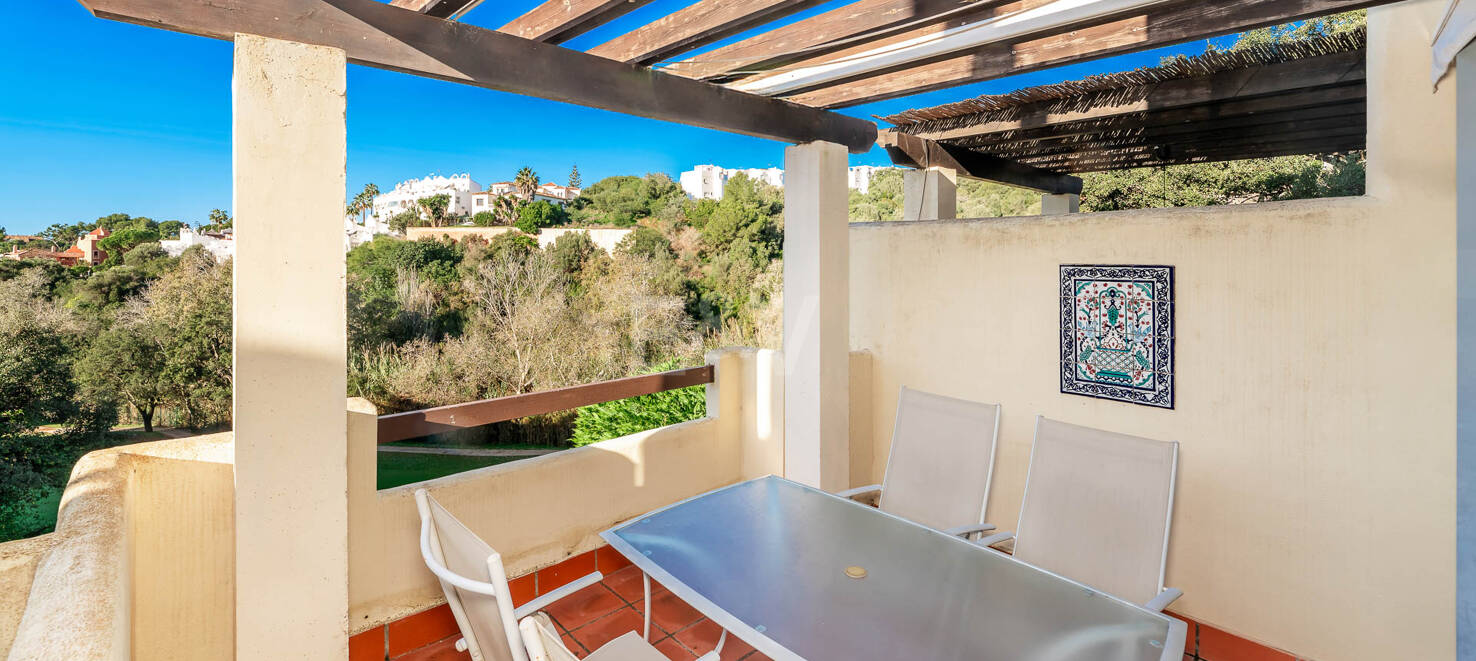 Maison de ville avec vue sur le golf et la mer, idéale pour l'investissement et la location de vacances