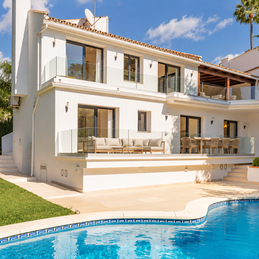 Modern Villa med privat pool och trädgård i El Rosario, Marbella