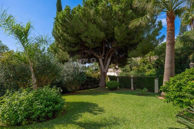 Modern Villa med privat pool och trädgård i El Rosario, Marbella