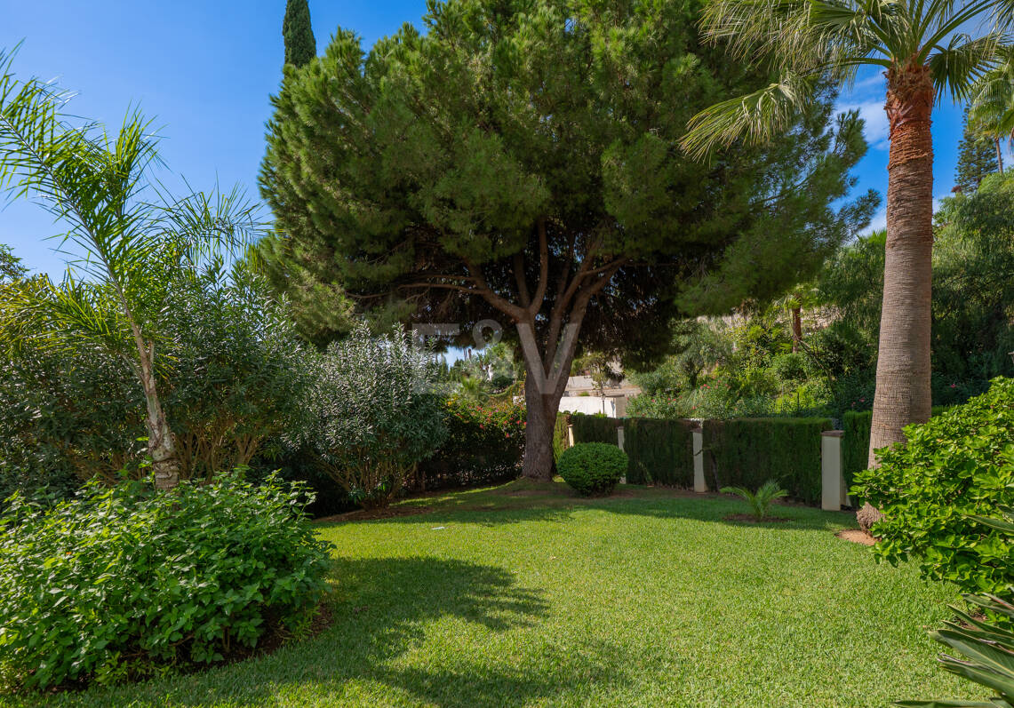 Modern Villa med privat pool och trädgård i El Rosario, Marbella