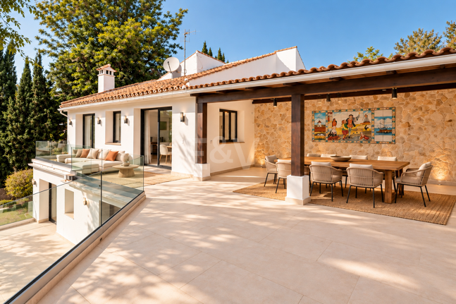 Modern Villa med privat pool och trädgård i El Rosario, Marbella